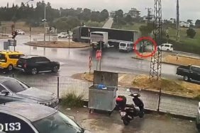 Tır Otomobili Sürükledi: Üç Kişinin Yaralandığı Kazanın Görüntüleri Ortaya Çıktı