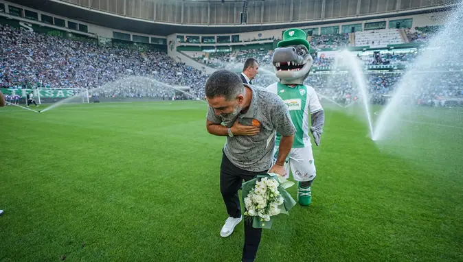 Arda Turan’dan Bursaspor Taraftarına Büyük Övgü: “Şampiyonlar Ligi’nde Bile Böylesi Zor Görülür”