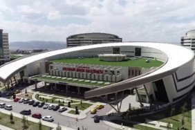 Erzurum Şehir Hastanesi'nde Canlı Yayında Kalın Bağırsak Ameliyatı Gerçekleştirildi