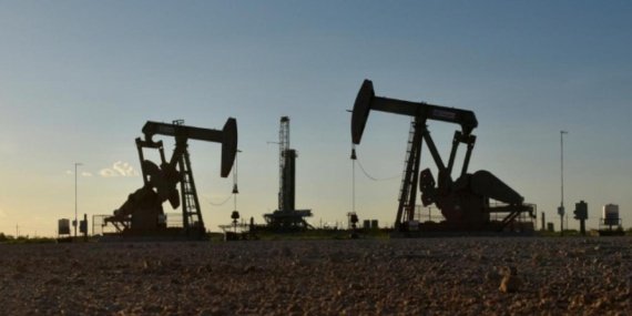 Brent petrol, jeopolitik risklerin azalmasıyla yüzde 5'ten fazla düştü