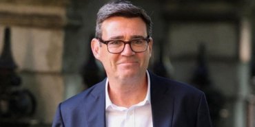 İngiltere Başbakanı Burnham, Trump'ın Özel Kalem Müdürü Wiles'ı taklit eden kişiyle mesajlaştı 15 İngiltere Başbakanı Burnham, Trump'ın Özel Kalem Müdürü Wiles'ı taklit eden kişiyle mesajlaştı
