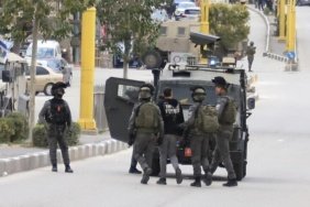 Soykırımcı İsrail askerleri, Batı Şeria'da alıkoyduğu Filistinliyi alnına yazdığı numarayla işaretledi 6 Soykırımcı İsrail askerleri, Batı Şeria'da alıkoyduğu Filistinliyi alnına yazdığı numarayla işaretledi