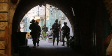 Soykırımcı İsrail ordusu, işgal altındaki Batı Şeria'da bir köyü giriş-çıkışlara tamamen kapattı
