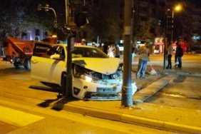 Bursa İnegöl'de Trafik Kazası: İki Araç Çarpıştı, 7 Kişi Yaralandı 2 Bursa İnegöl'de Trafik Kazası: İki Araç Çarpıştı, 7 Kişi Yaralandı