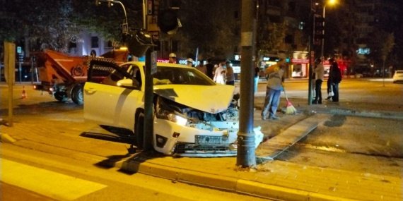 Bursa İnegöl'de Trafik Kazası: İki Araç Çarpıştı, 7 Kişi Yaralandı