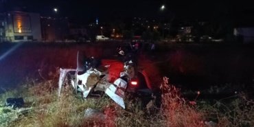 Bursa'da kontrolden çıkan araç takla attı: 5 yaralı 12 Bursa'da kontrolden çıkan araç takla attı: 5 yaralı