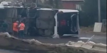 Büyükçekmece'deki servis kazasında 15 kişi yaralandı
