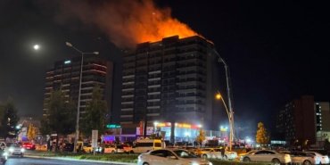 Diyarbakır'da bir plazada yangın çıktı