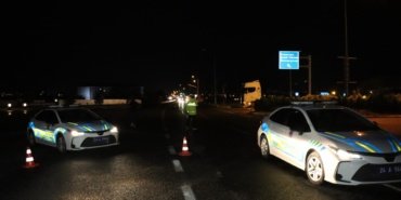 Sakaltutan Geçidi'nde yağışlı hava sonrası toprak kayması: Yol trafiğe kapandı 12 Sakaltutan Geçidi'nde yağışlı hava sonrası toprak kayması: Yol trafiğe kapandı