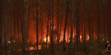 Fransa'da orman yangını riski nedeniyle 50 vilayette turuncu alarma geçildi 12 Fransa'da orman yangını riski nedeniyle 50 vilayette turuncu alarma geçildi