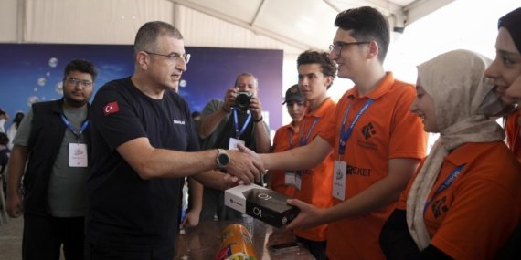 Bayraktar, TEKNOFEST Mavi Vatan ekiplerini T3 Gemstone O1 ile onurlandırdı