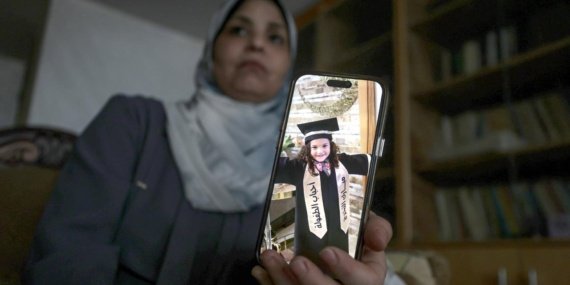 Katil İsrail'in katlettiği küçük Hind'in büyükannesi, uluslararası soruşturma talep ediyor