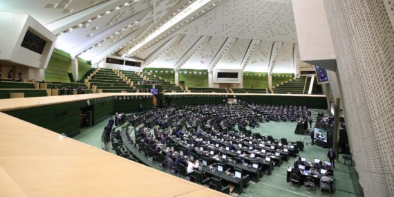 İran Meclisi Hürmüz Boğazı'na İlişkin Yeni Yasa Hazırlığını Sürdürüyor