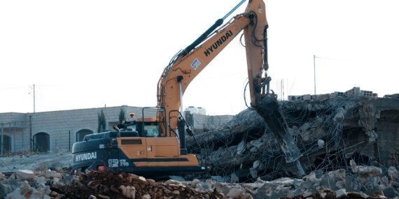 İsrail Batı Şeria'da Filistinlilere ait 26 binayı yıktı