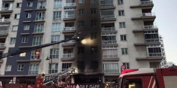 Esenyurt'taki bir kafede çıkan yangın kontrol altına alındı 7 Esenyurt'taki bir kafede çıkan yangın kontrol altına alındı