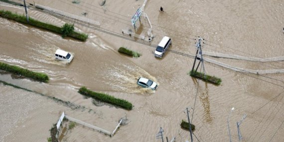 Japonya'da şiddetli yağışların neden olduğu sellerde 13 kişi yaşamını yitirdi 10 Japonya'da şiddetli yağışların neden olduğu sellerde 13 kişi yaşamını yitirdi