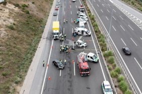 Kuzey Marmara Otoyolu'nda Ölümlü Kaza: Kamyon ve Otomobil Çarpıştı 2 Kuzey Marmara Otoyolu'nda Ölümlü Kaza: Kamyon ve Otomobil Çarpıştı