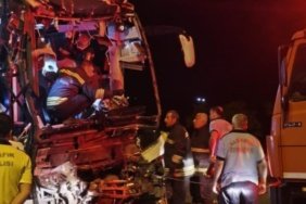 Gaziantep'te yolcu otobüsü tıra çarptı: 2 ölü, 17 yaralı
