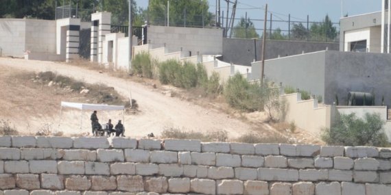 İşgalci İsraillilerin, Batı Şeria'da 3 eve yönelik ablukası 12'nci gününde sürüyor 9 İşgalci İsraillilerin, Batı Şeria'da 3 eve yönelik ablukası 12'nci gününde sürüyor