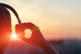 Avustralya'da tamamı yapay zekayla üretilen şarkılar, önde gelen müzik listelerine giremeyecek 5 Avustralya'da tamamı yapay zekayla üretilen şarkılar, önde gelen müzik listelerine giremeyecek