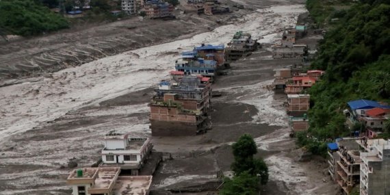 Nepal'de meydana gelen selde hayatını kaybedenlerin sayısı 95'e yükseldi