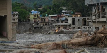 Nepal'deki selde hayatını kaybedenlerin sayısı 389'a çıktı