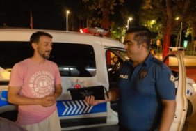 Bursa'da örnek davranış: Bulduğu para dolu çantayı polise teslim etti 2 Bursa'da örnek davranış: Bulduğu para dolu çantayı polise teslim etti
