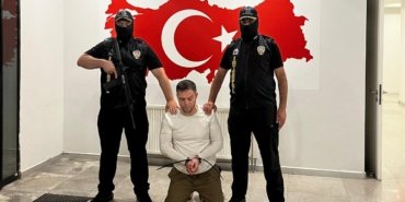 Uluslararası Aranan Organize Suç Örgütü Lideri Tutuklandı 13 Uluslararası Aranan Organize Suç Örgütü Lideri Tutuklandı