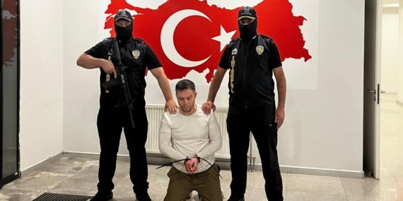Uluslararası Aranan Organize Suç Örgütü Lideri Tutuklandı 8 Uluslararası Aranan Organize Suç Örgütü Lideri Tutuklandı