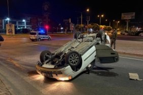 Kamyonla Çarpışan Araç Takla Attı 3 Kamyonla Çarpışan Araç Takla Attı