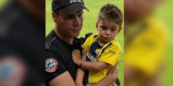 Fenerbahçe formalı çocuğu güvenli bölgeye götüren Komiser Yardımcısı o anları anlattı 9 Fenerbahçe formalı çocuğu güvenli bölgeye götüren Komiser Yardımcısı o anları anlattı