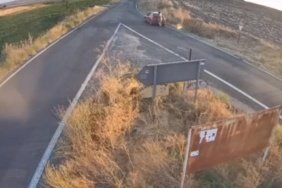 Kamera Kaydıyla Ortaya Çıktı: Çakmakla Yangın Çıkaran Şüpheli Tutuklandı 5 Kamera Kaydıyla Ortaya Çıktı: Çakmakla Yangın Çıkaran Şüpheli Tutuklandı