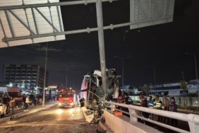 Seyhan'daki Otobüs Kazasında 11 Kişi Yaralandı 3 Seyhan'daki Otobüs Kazasında 11 Kişi Yaralandı