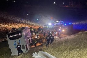 Amasya'da otobüsün tarlaya dalması sonucu 24 kişi yaralandı