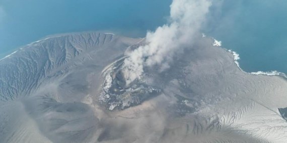 Anak Krakatau'ndaki patlama Cakarta'daki havalimanı trafiğini felç etti 11 Anak Krakatau'ndaki patlama Cakarta'daki havalimanı trafiğini felç etti