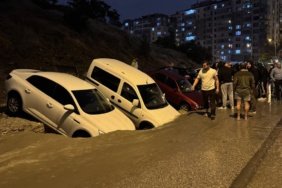 Ankara Keçiören'de şiddetli yağmur sonrası asfalt çöktü 6 Ankara Keçiören'de şiddetli yağmur sonrası asfalt çöktü