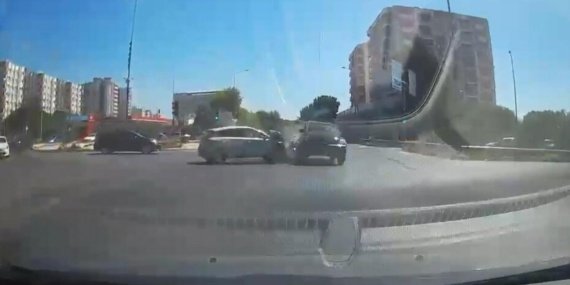 Aydın'da trafik kuralı ihlali üç kişilik yaralanmaya yol açtı 11 Aydın'da trafik kuralı ihlali üç kişilik yaralanmaya yol açtı
