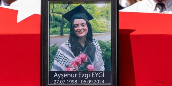 Ayşenur Ezgi Eygi vefatının 2. yılında kabri başında anıldı 7 Ayşenur Ezgi Eygi vefatının 2. yılında kabri başında anıldı