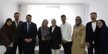Bakan Göktaş, evlilik desteği alan Çetinkaya çiftinin ilk misafiri oldu 14 Bakan Göktaş, evlilik desteği alan Çetinkaya çiftinin ilk misafiri oldu