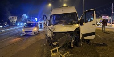 Bartın'da düğün konvoyunda kaza: 21 kişi hastaneye kaldırıldı 12 Bartın'da düğün konvoyunda kaza: 21 kişi hastaneye kaldırıldı