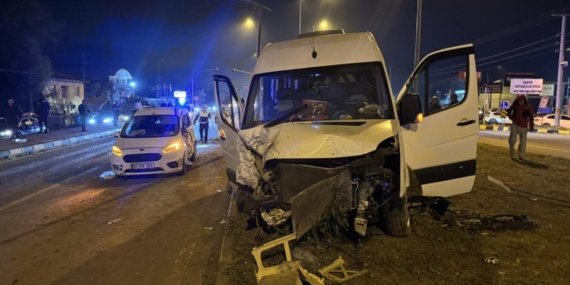 Bartın'da düğün konvoyunda kaza: 21 kişi hastaneye kaldırıldı 7 Bartın'da düğün konvoyunda kaza: 21 kişi hastaneye kaldırıldı
