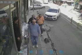 Bayrampaşa'da zincirleme çarpışma: Savrulan araç yayalara daldı, 5 kişi yaralandı 2 Bayrampaşa'da zincirleme çarpışma: Savrulan araç yayalara daldı, 5 kişi yaralandı