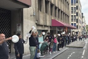 Brüksel'de artan gıda krizine karşı 'boş tabak' eylemi 3 Brüksel'de artan gıda krizine karşı 'boş tabak' eylemi