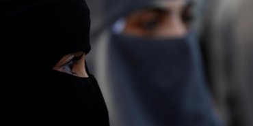 İtalya'da hükümet, yabancı öğrenci sayısını sınırlayan ve burka yasağı getiren düzenlemeyi onayladı