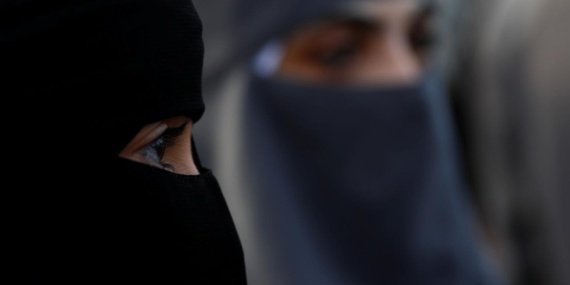 İtalya'da hükümet, yabancı öğrenci sayısını sınırlayan ve burka yasağı getiren düzenlemeyi onayladı