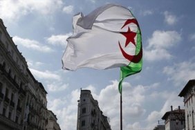 Cezayir, BAE'ye Ait Uçaklara Hava Sahasını Kapattı