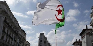 Cezayir, BAE'ye Ait Uçaklara Hava Sahasını Kapattı