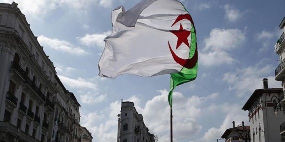 Cezayir, BAE'ye Ait Uçaklara Hava Sahasını Kapattı
