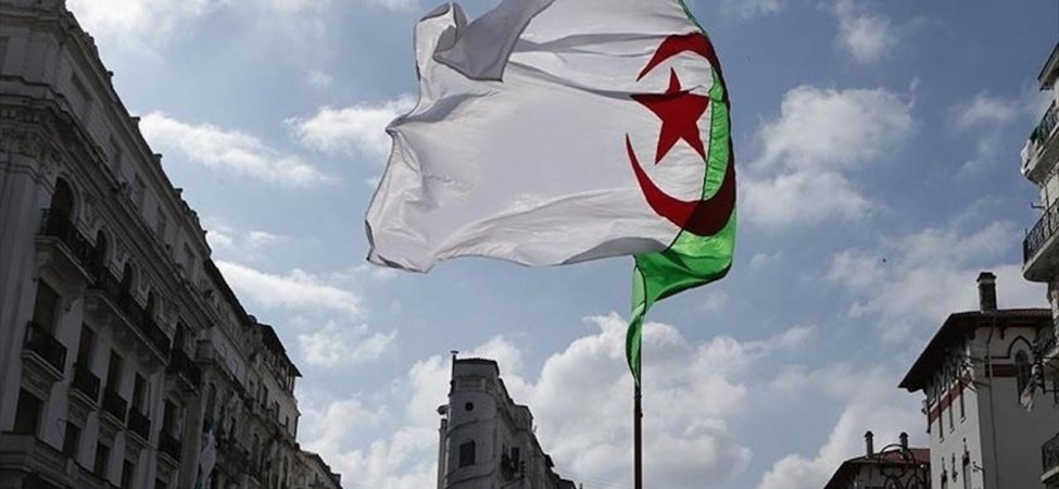 Cezayir, BAE'ye Ait Uçaklara Hava Sahasını Kapattı
