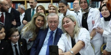 Erdoğan, Gazi Anadolu Lisesi'nde eğitimciler ve öğrencilerle buluştu